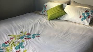 1 bedroom, WiFi, bed sheets