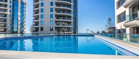 Piscine extérieure, piscine sur le toit
