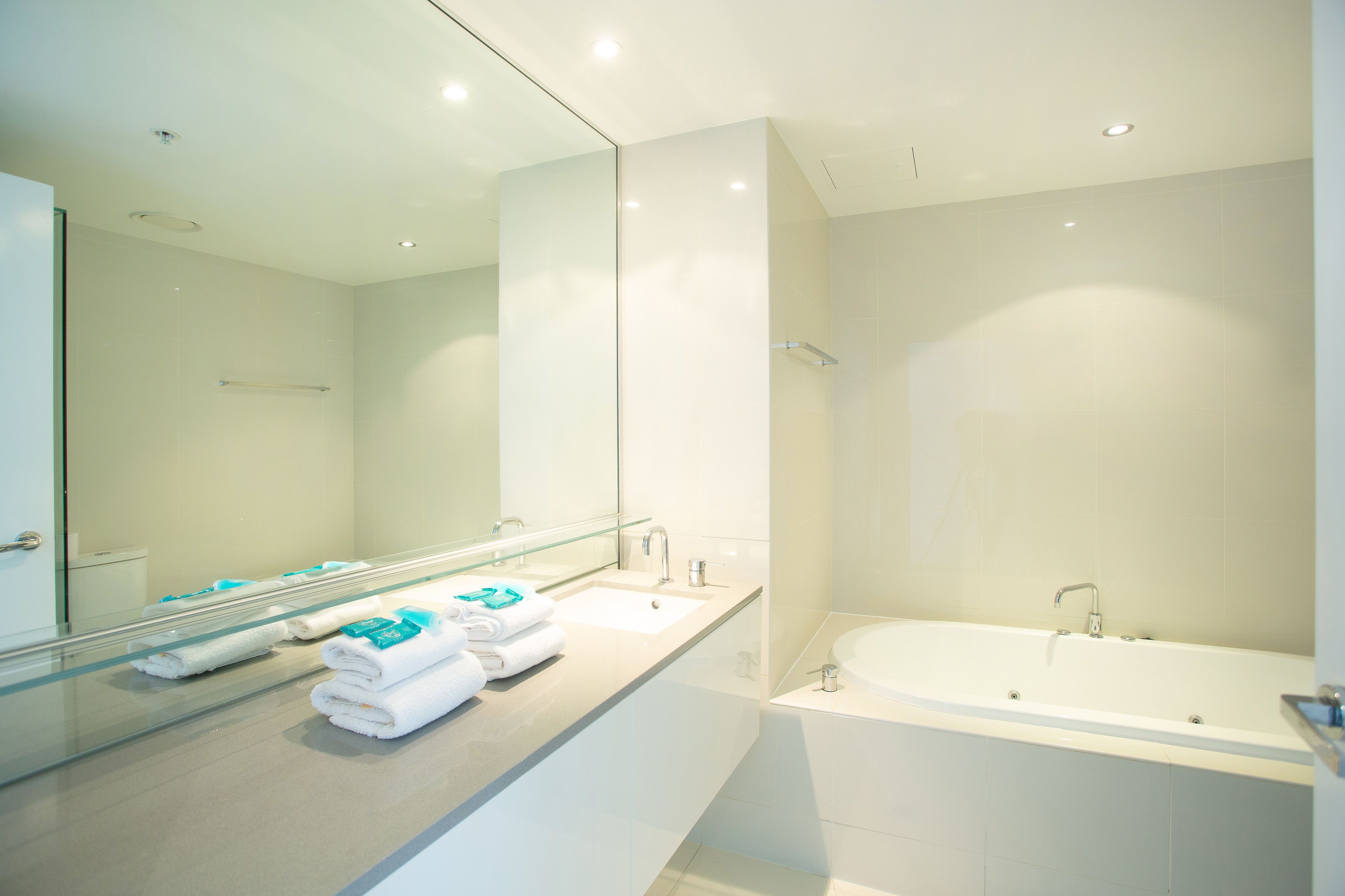 Circle on Cavill - Private Apartments — image 10