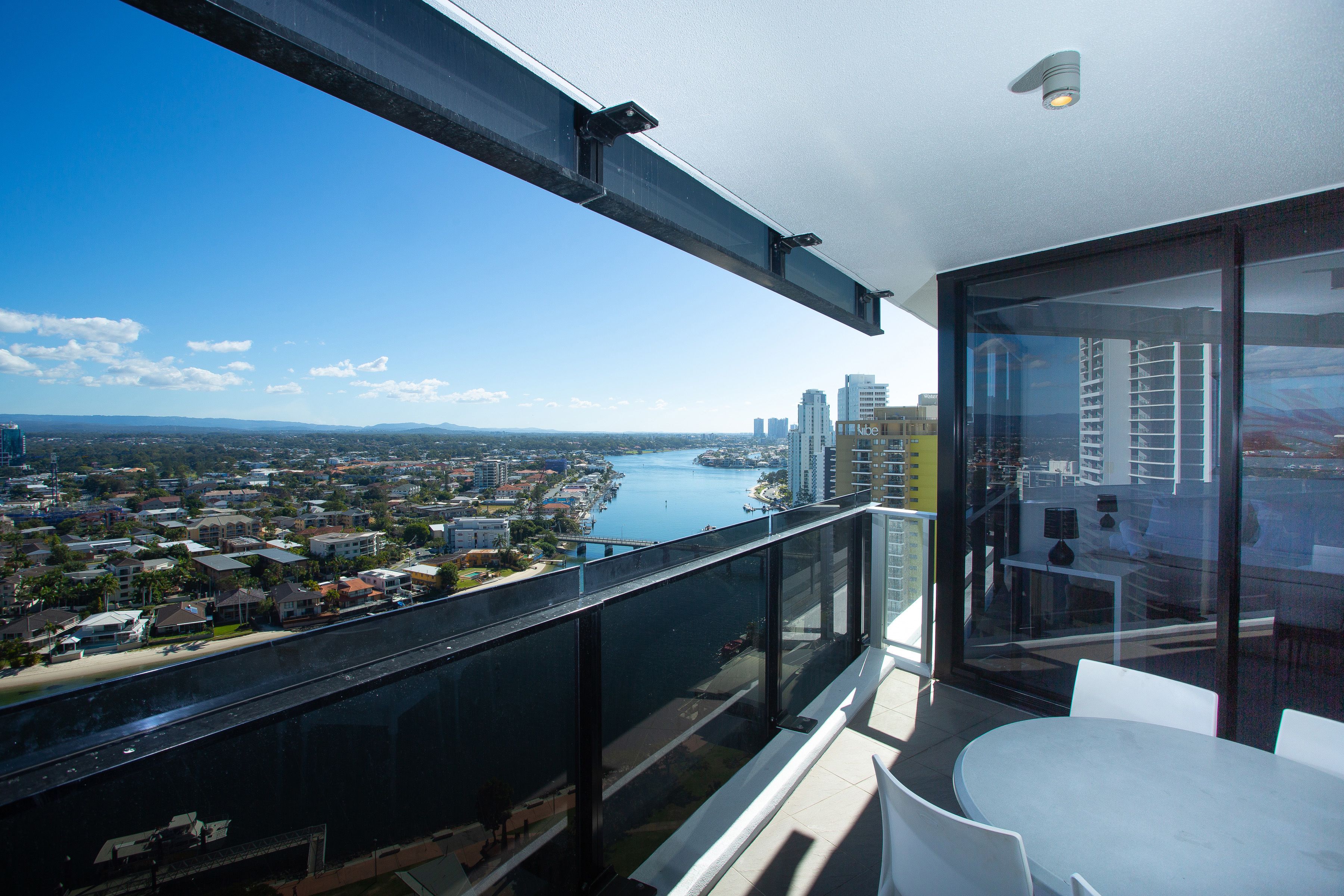 Circle on Cavill - Private Apartments — image 13