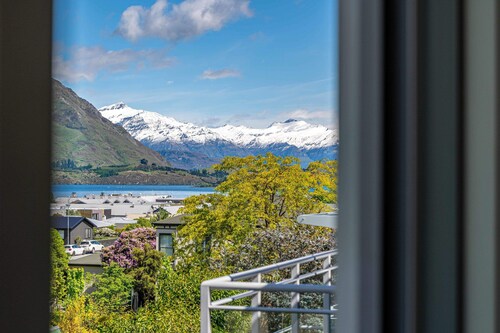 Central Luxury Apartment 205