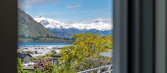 Central Luxury Apartment 205