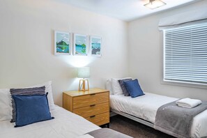 2 dormitorios, tabla de planchar con plancha, wifi y ropa de cama