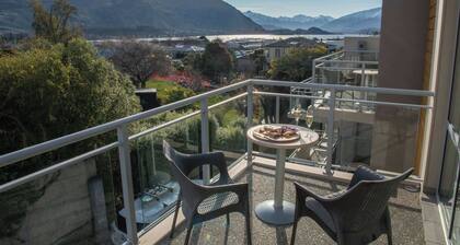 Central Luxury Apartment 205