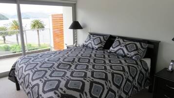 3 bedrooms, iron/ironing board, travel crib, free WiFi