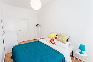 Iron/ironing board, free WiFi, bed sheets - One bedroom apartment, located in the heart of old Tbilisi (Tbilisi)