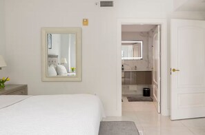 Desk, iron/ironing board, WiFi, bed sheets