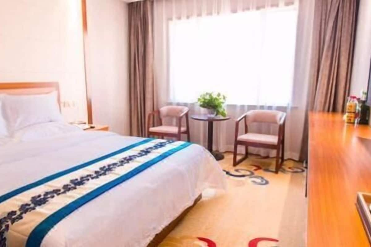 Luxury Twin Room | Desk, free WiFi