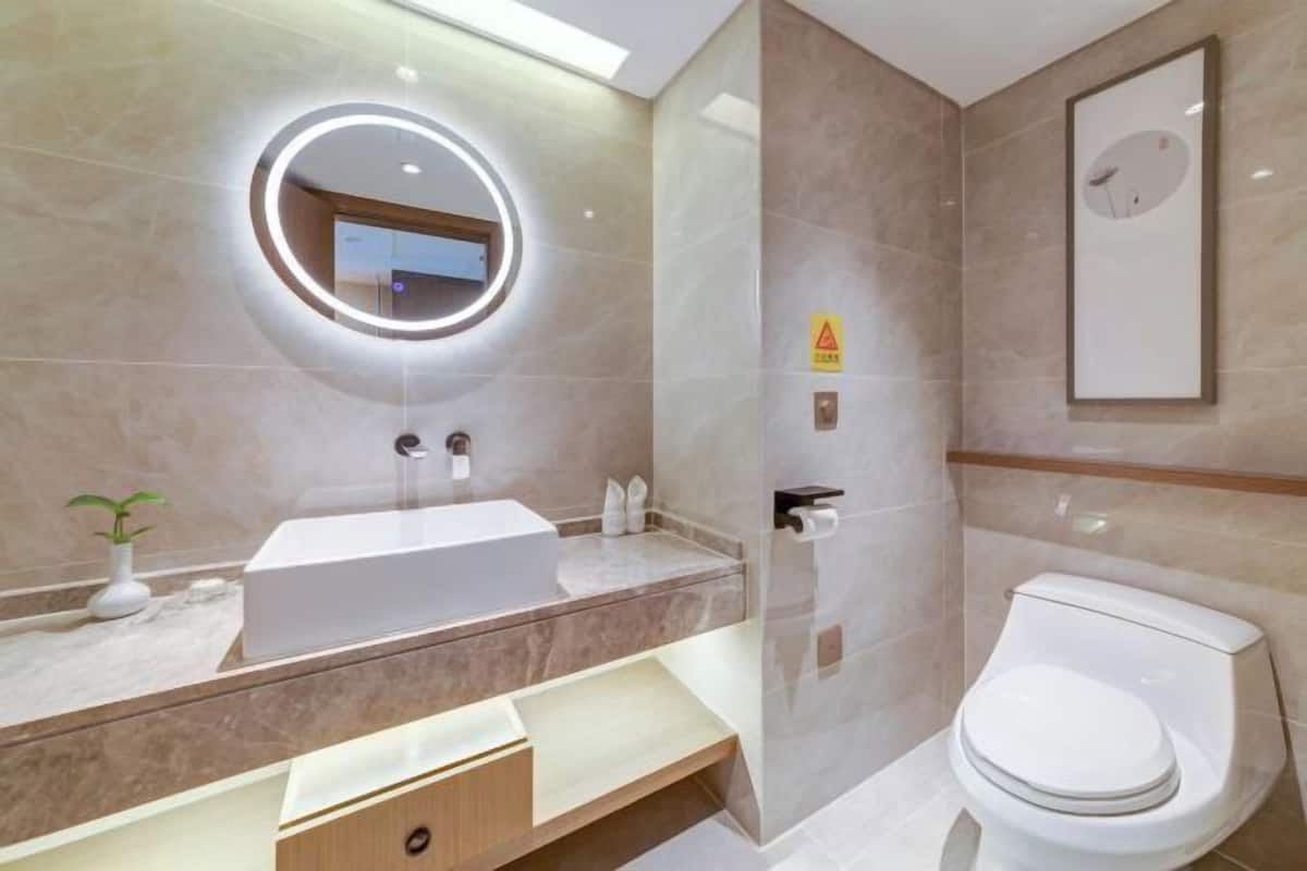 Bathroom | Shower, free toiletries, hair dryer, slippers
