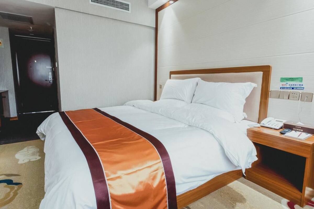 Business Suite | Desk, free WiFi