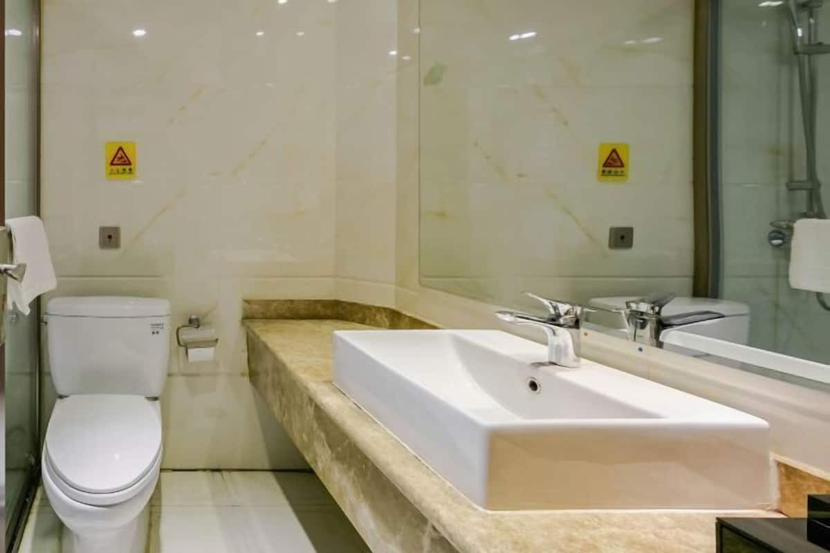 Bathroom | Shower, free toiletries, hair dryer, slippers