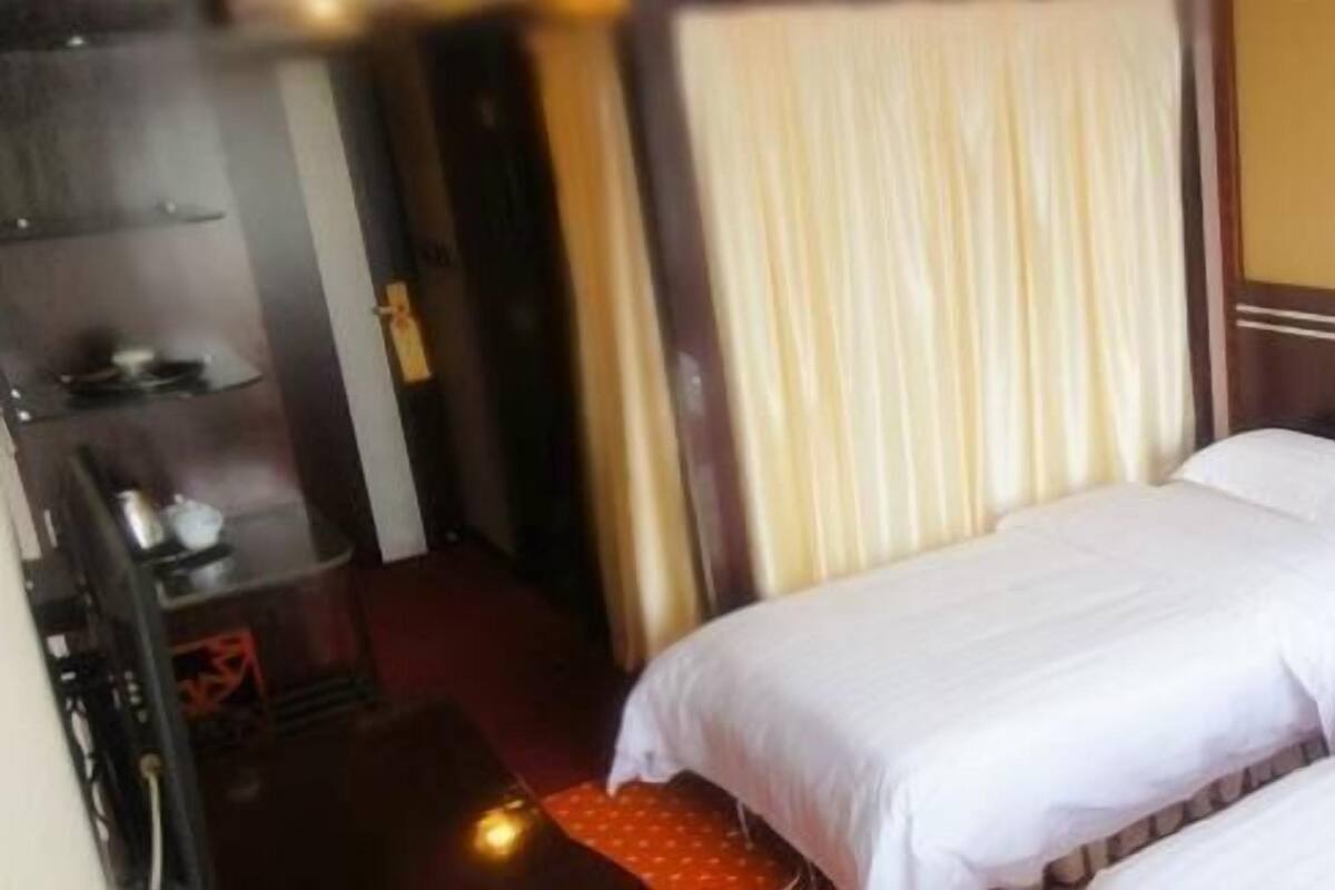 Standard Twin Room | Desk, free WiFi