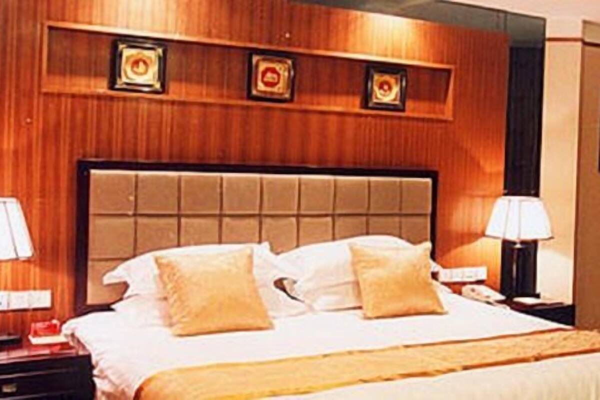 Business Suite | Desk, free WiFi