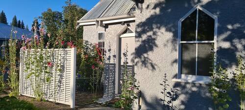 Kaunis yhden yön kahden hengen huone, jossa on oma kylpyhuone