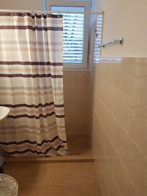 Hårføner og håndklær