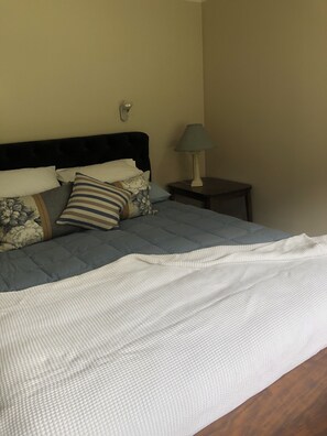 3 habitaciones, tabla de planchar con plancha, cuna de viaje y wifi 