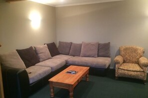 Televisión y chimenea 