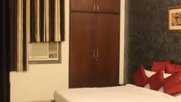 Quarto luxo | 1 quarto, escrivaninha, camas extras/dobráveis (sobretaxa)