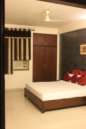 デラックス ルーム | 1 室のベッドルーム、デスク、可動式ベッド、WiFi (無料)