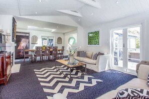 TV, fireplace, offices