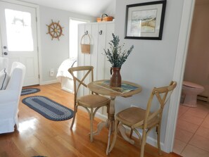 Interior - Convenient to all amenities and beaches in Chatham (Chatham)