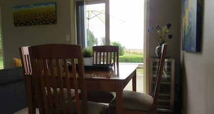 This beautiful cottage welcomes you with unique br