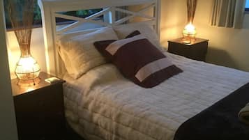 4 bedrooms, iron/ironing board, WiFi, bed sheets