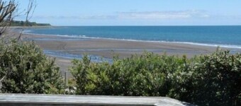 Oakura Beach Front  -  andquot;リラックスしたひとときをお過ごしください。