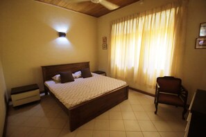 Deluxe Room | Individually decorated, individually furnished, laptop workspace - Lake Garden Villa - Kelaniya (Peliyagoda)