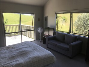 3 bedrooms, iron/ironing board, WiFi