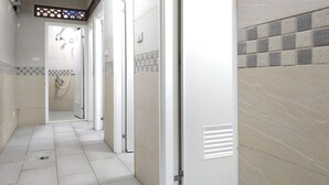 Luxury Double Room, 1 Bedroom, Non Smoking, Ocean View | Bathroom | Shower, free toiletries, hair dryer, slippers