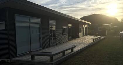 Stunning, Spacious & Modern Architectural Motuoapa Bach - Sleeps 12