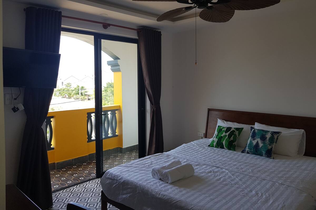 Villa | Desk, laptop workspace, blackout drapes, WiFi (free)