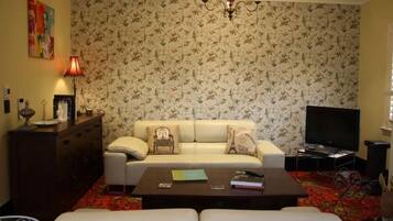 TV, fireplace, stereo