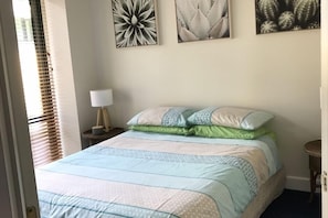 2 chambres, fer et planche à repasser, Wi-Fi, draps fournis