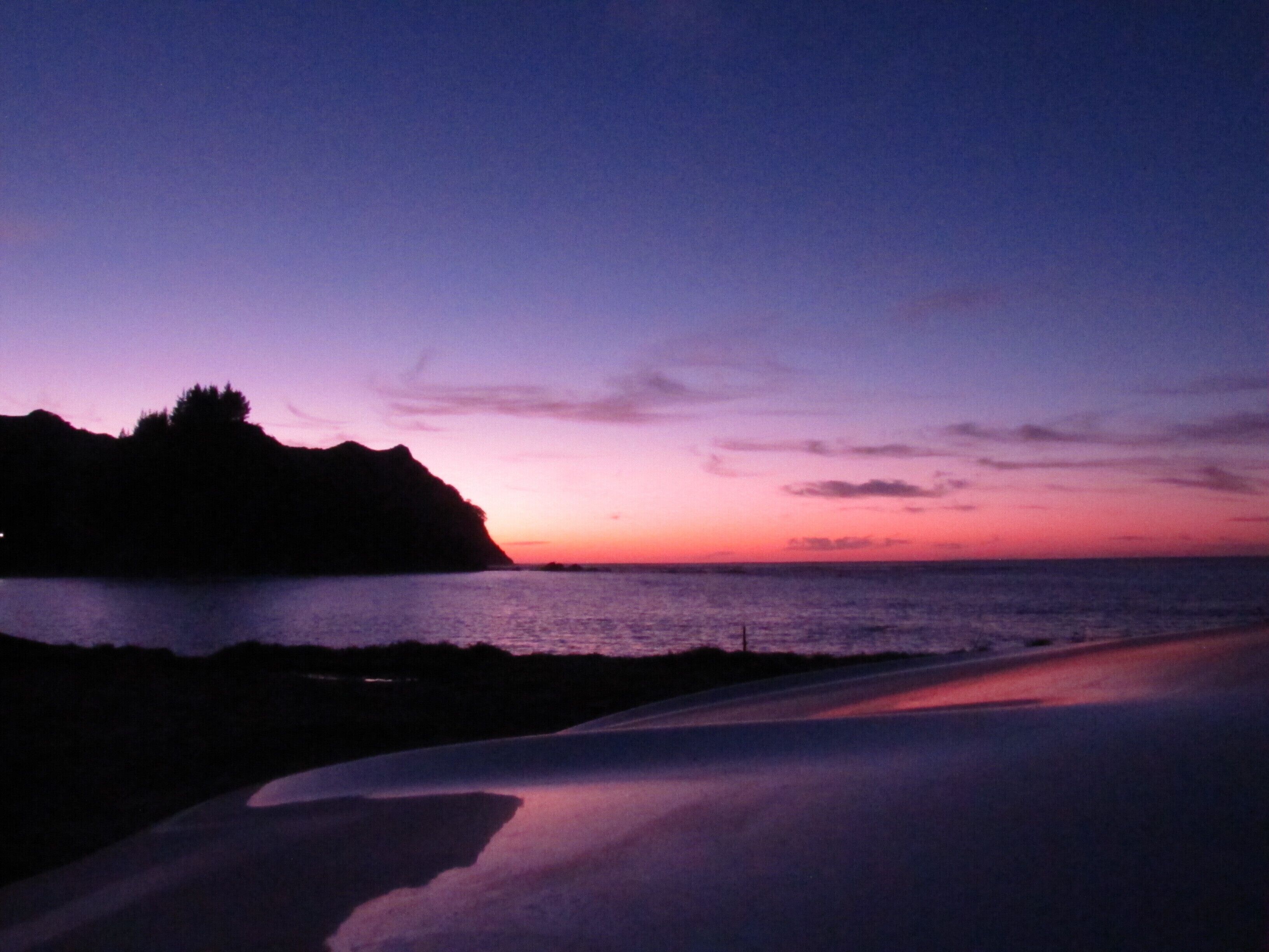 在海灘附近、躺椅