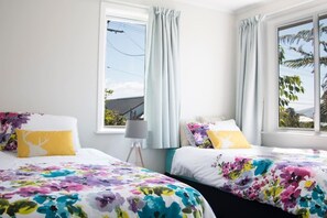 4 bedrooms, iron/ironing board, Internet, bed sheets