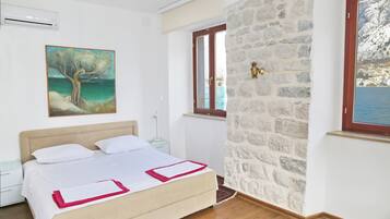 6 slaapkamers, een kluis op de kamer, een strijkplank/strijkijzer