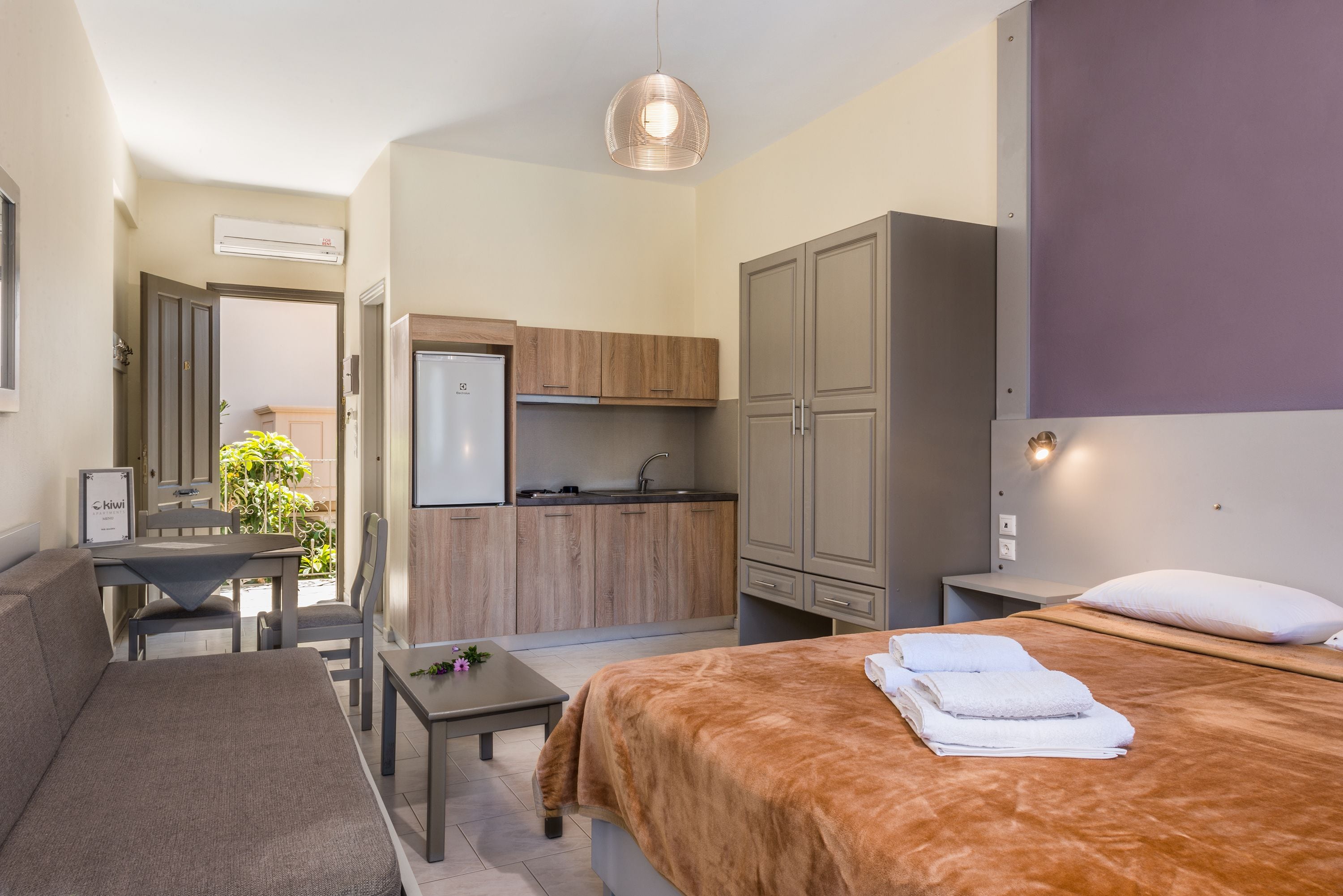 スタジオ プールビュー (2 Adults) | セーフティボックス (室内)、デスク、遮光カーテン、WiFi (無料)