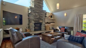 Smart TV, video-game console - QT Chalet with spa pool (Arthurs Point, Queenstown)