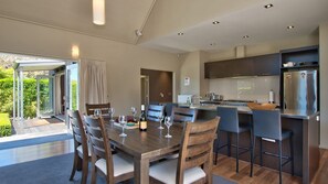 Dining - QT Chalet with spa pool (Arthurs Point, Queenstown)