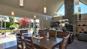 Dining - QT Chalet with spa pool (Arthurs Point, Queenstown)