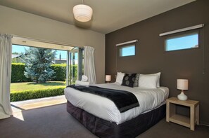 4 bedrooms, iron/ironing board, travel crib, free WiFi