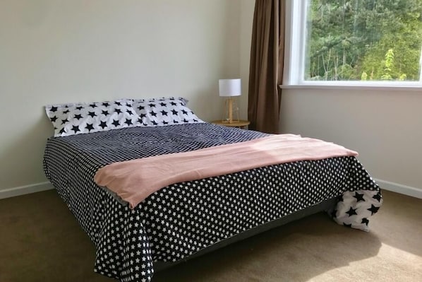 2 chambres, fer et planche à repasser, accès au Wi-Fi (inclus)