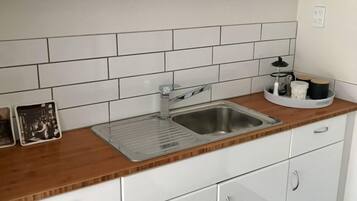 Fridge, microwave, oven, coffee/tea maker