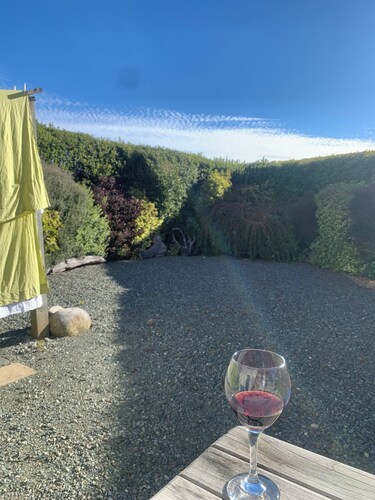 Panoramic Fiordland lake views from sunny rooms. Fresh wind blown Linen ! 😀!