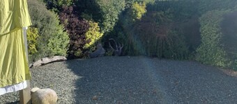 Panoramic Fiordland lake views from sunny rooms. Fresh wind blown Linen ! 😀!