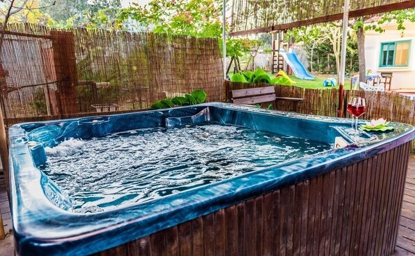 Bain à remous extérieur
