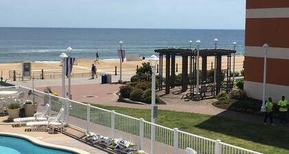 Virginia Beach Oceanfront/Boardwalk, Beach, Pool & Balcony