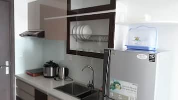 Fridge, microwave, stovetop, cookware/dishes/utensils